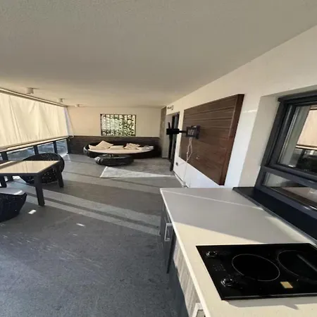 Daire New, Complete Equipped With Spa, Indoor Pool And Parking Place